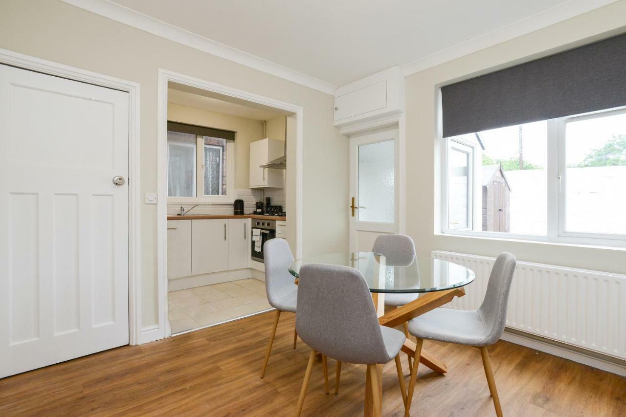 Cosy House In The Heart Of Beeston With Free Parking And Wifi Vakantiehuis *